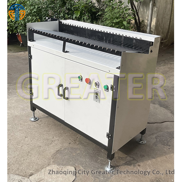 feeding machine for rolling reducing equipment